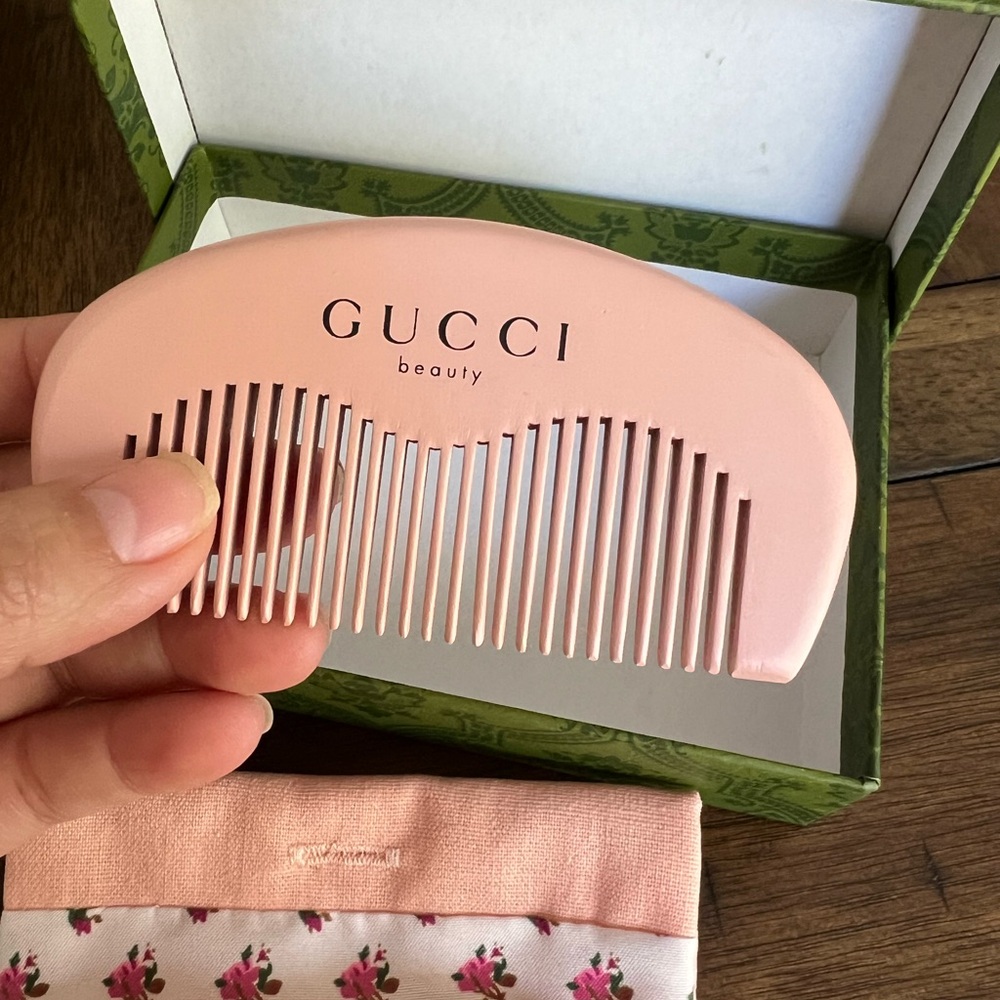 Gucci beauty comb